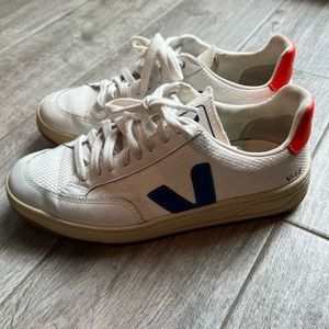 VEJA V-12 Sneakers